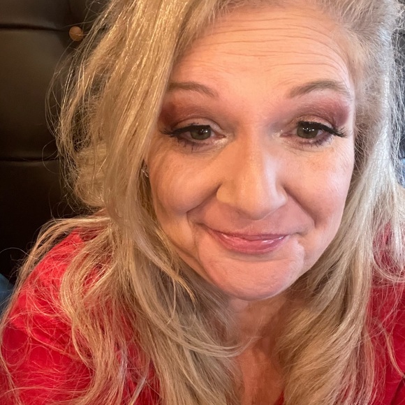 Meet your Posher, Cris - Picture 6 of 8